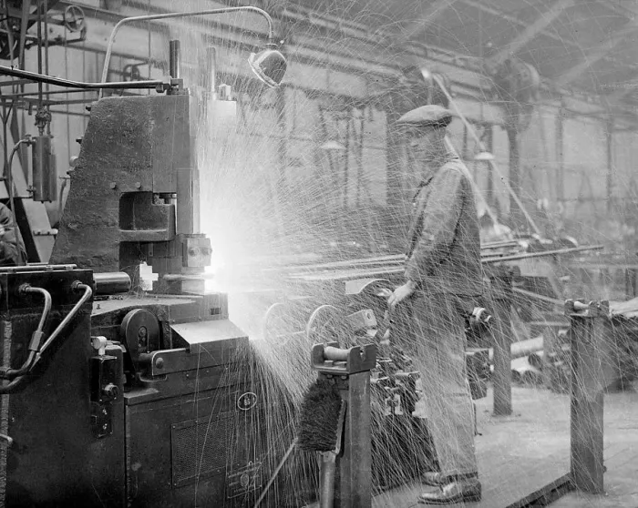 Framed Print : The Swinton works of the Great Western Railway are busy on the annual programme of renewals