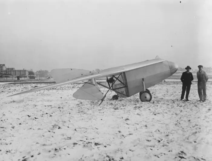 Framed Print : The tail-less aeroplane, designed by Captain G T R Hill, Milatary cross. Side view Framed Print : The tail-less aeroplane, designed by Captain G T R Hill, Milatary cross. Side view