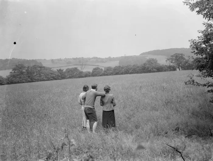 Framed Print : Taking in the view from a field on Farthing Street in Farnborough, Kent, which Framed Print : Taking in the view from a field on Farthing Street in Farnborough, Kent, which