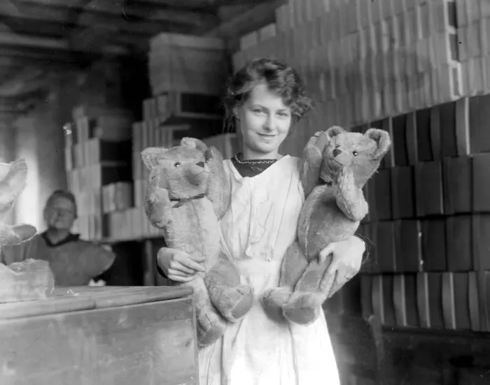 Framed Print : Teddy Bears for Christmas. 1 November 1920