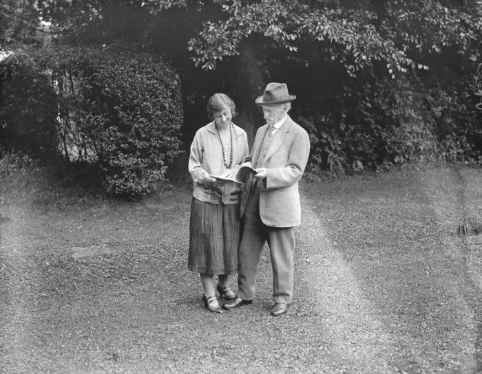 Framed Print : Tess visits Mr Thomas Hardy at Dorchester, veteran author thinks Miss Frangcon Davies Framed Print : Tess visits Mr Thomas Hardy at Dorchester, veteran author thinks Miss Frangcon Davies