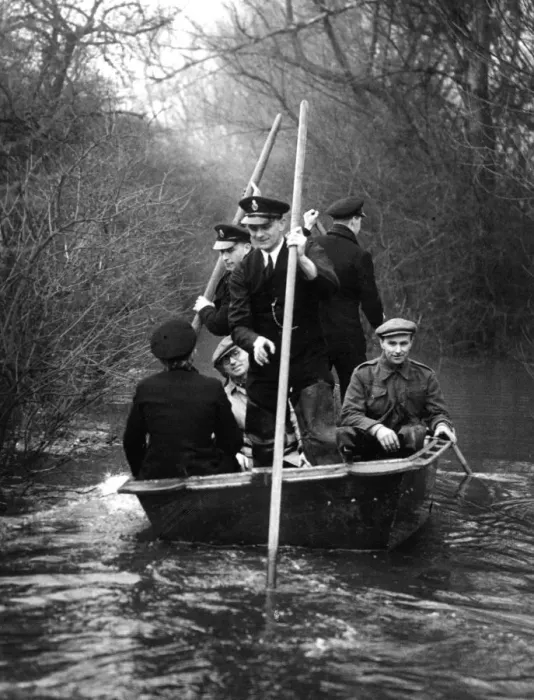 Framed Print : Thames Floods. Police of the Metropolitan River Squad brought a portable boat Framed Print : Thames Floods. Police of the Metropolitan River Squad brought a portable boat