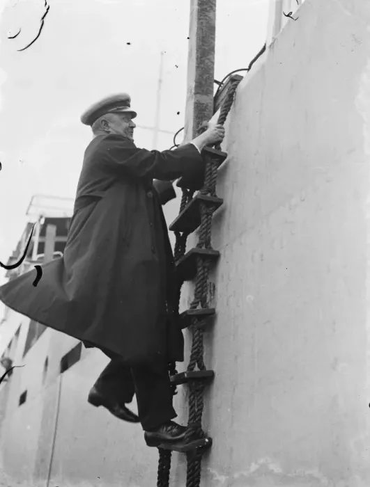 Framed Print : Thames pilots at Gravesend, Kent, who help ships navigate through the congested Framed Print : Thames pilots at Gravesend, Kent, who help ships navigate through the congested