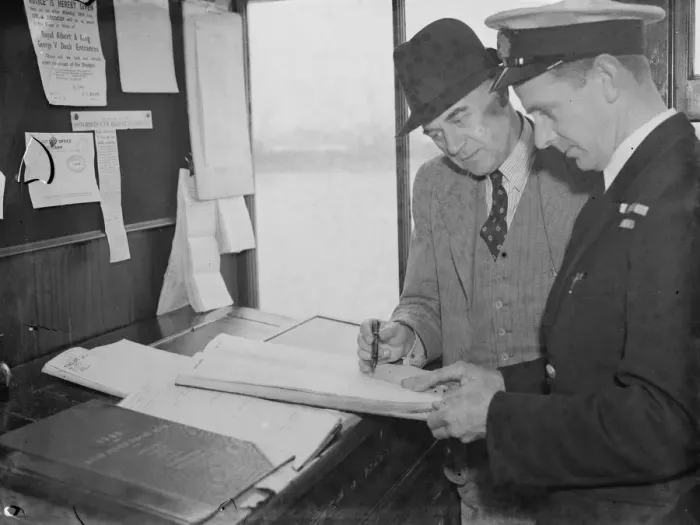 Framed Print : Thames pilots at Gravesend, Kent, who help ships navigate through the congested Framed Print : Thames pilots at Gravesend, Kent, who help ships navigate through the congested