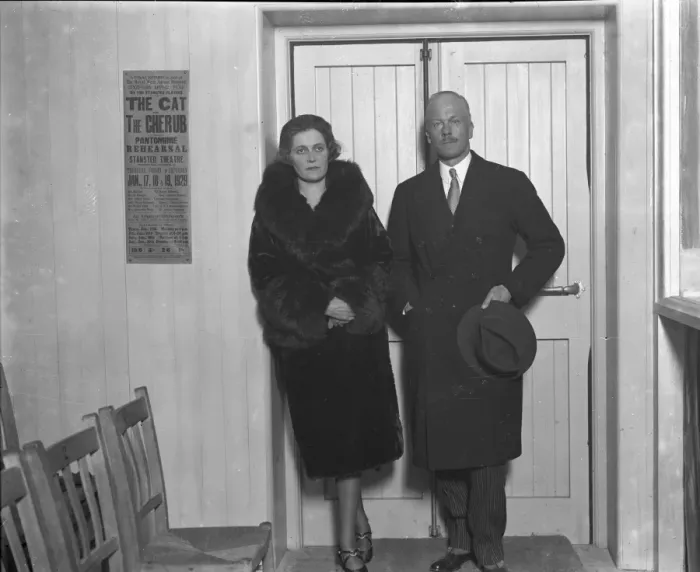 Framed Print : At the theatre in their home at Stansted Park, West Sussex, the Earl and Countess Framed Print : At the theatre in their home at Stansted Park, West Sussex, the Earl and Countess