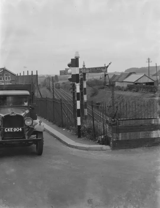 Framed Print : Traffic lights in Swanley, Kent. 1936 Framed Print : Traffic lights in Swanley, Kent. 1936