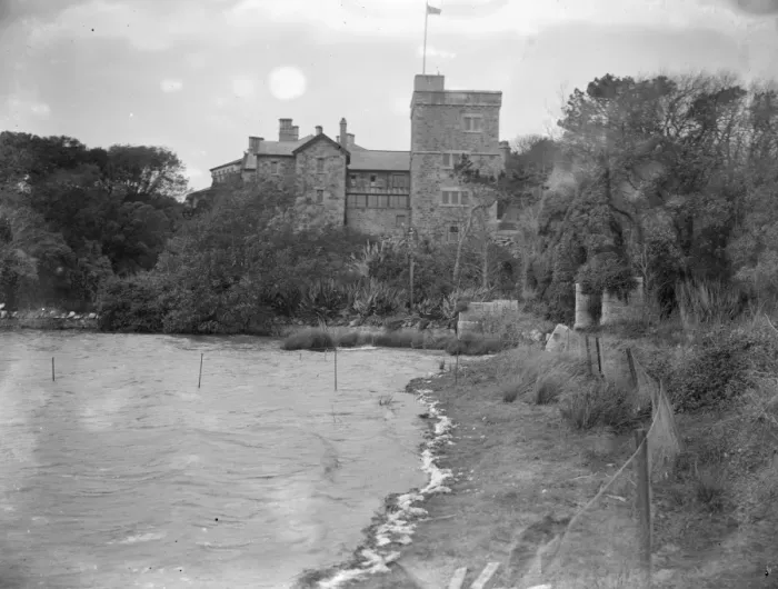 Framed Print : Tresco Abbey, Tresco in the Scilly Isles 1923 Framed Print : Tresco Abbey, Tresco in the Scilly Isles 1923