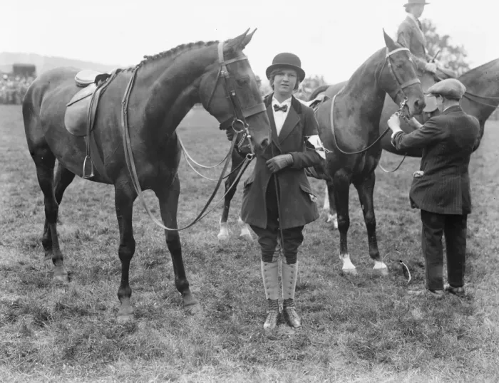 Framed Print : Tring show, 1922. Miss Ruth Terry with Goldstone