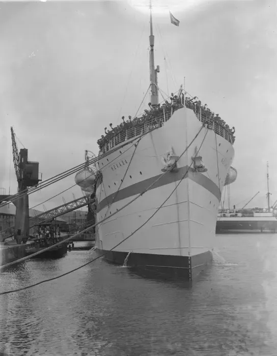 Framed Print : The troopship Nevasa at Southampton on the departures of 17th  /  21st Lancers