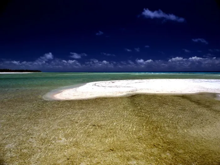 Framed Print : Tropical Islands - Islet on Rangiroa Atoll, Polynesia Framed Print : Tropical Islands - Islet on Rangiroa Atoll, Polynesia