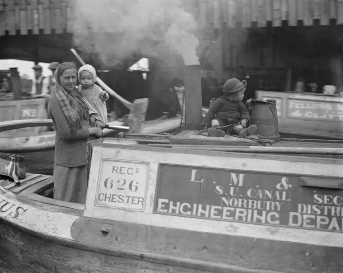 Framed Print : A typical barge family
