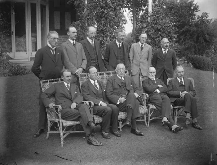 Framed Print : Ulster cabinet meet at Cleeve Court, Streatley on Thames. A group after lunch