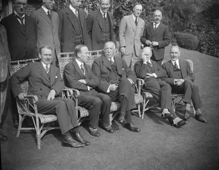 Framed Print : Ulster cabinet meet at Cleeve Court, Streatley on Thames. A group after lunch