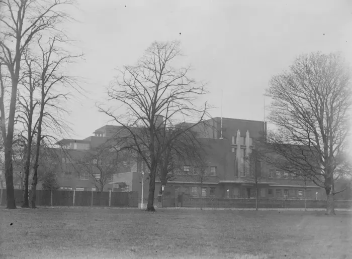 Framed Print : The ultra modern Royal Masonic Hospital at Ravenscourt Park, Hammersmith, London Framed Print : The ultra modern Royal Masonic Hospital at Ravenscourt Park, Hammersmith, London