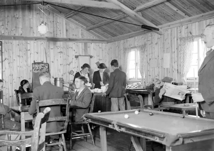 Framed Print : Unemployed hut at Sidcup, Kent. 1934 Framed Print : Unemployed hut at Sidcup, Kent. 1934