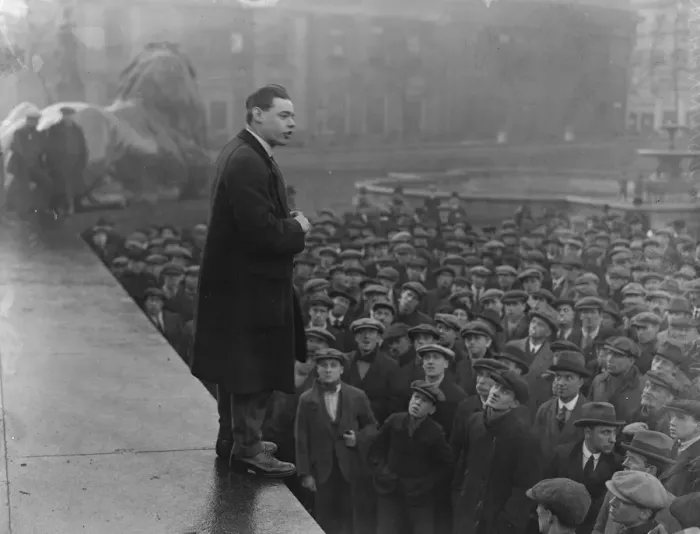 Framed Print : Unemployed marchers demonstration in Trafalgar Square. W Hannington speaking. 30