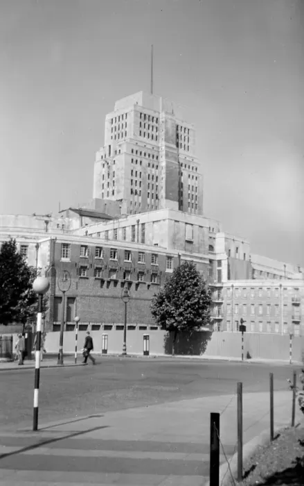 Framed Print : University Of London ( from Russell Square ), London, England : with the Senate
