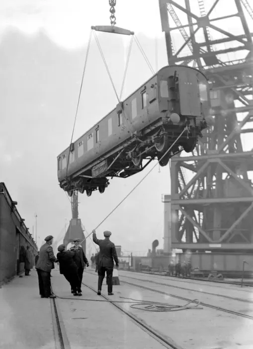 Framed Print : Unloading Royal Scot Train at Tilbury after her triumphal tour of Canada and the United States Framed Print : Unloading Royal Scot Train at Tilbury after her triumphal tour of Canada and the United States