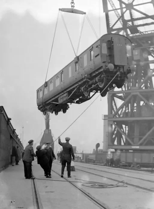 Framed Print : Unloading Royal Scot Train at Tilbury after her triumphal tour of Canada and the United States