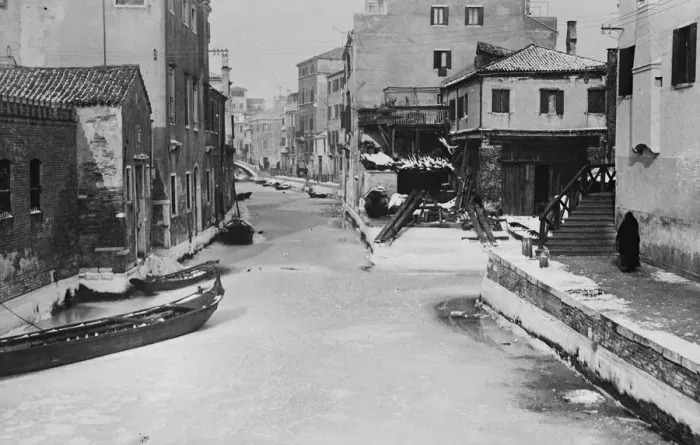 Framed Print : An unusal sight in Venice. The Canals iced over 20 February 1929