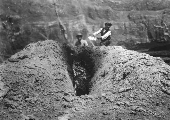 Framed Print : Vesuvius after 20 years of inactivity belches forth lava. Scientists, at the risk Framed Print : Vesuvius after 20 years of inactivity belches forth lava. Scientists, at the risk