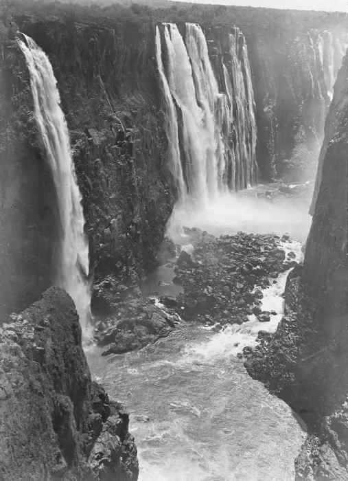 Framed Print : Victoria Falls in southern Africa on the Zambezi River 1910 Framed Print : Victoria Falls in southern Africa on the Zambezi River 1910