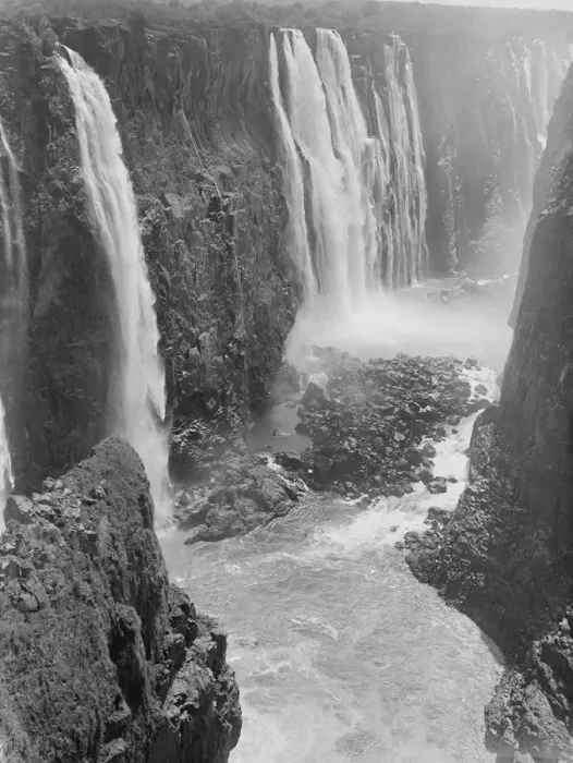 Framed Print : Victoria Falls, Zambesi in Africa Framed Print : Victoria Falls, Zambesi in Africa