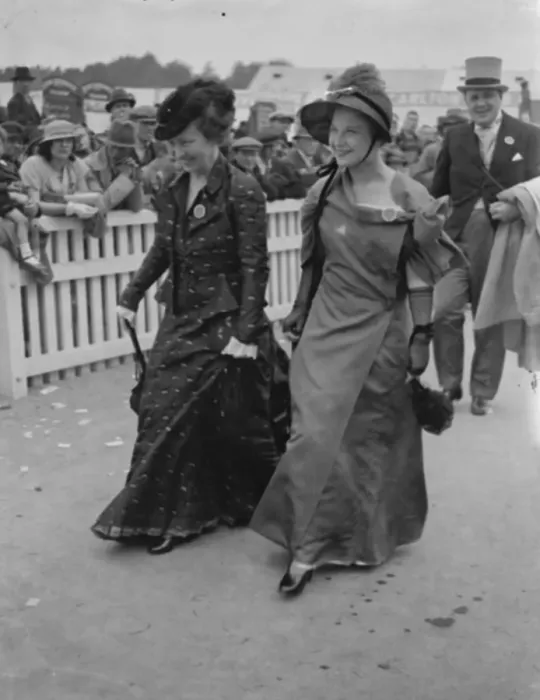Framed Print : Victorian dress at Ascot races. 19 June 1935 Framed Print : Victorian dress at Ascot races. 19 June 1935