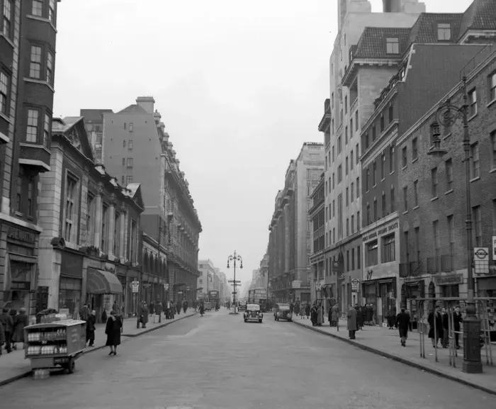 Framed Print : View of Baker Street London. On right is Head Office of Abbey National Building Framed Print : View of Baker Street London. On right is Head Office of Abbey National Building