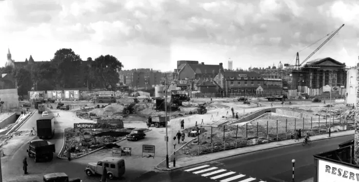 Framed Print : View of the Elephant and Castle where work is going on. Draper Street the site of