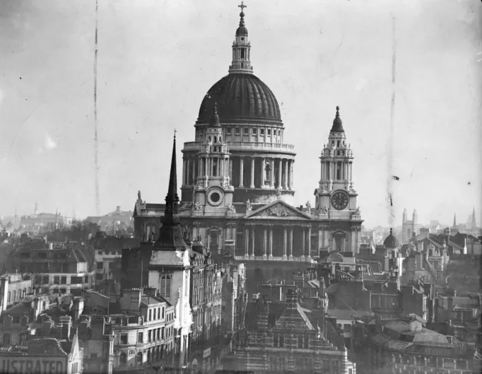 Framed Print : A view of the impressive St Pauls Cathedral which although the centre of many Blitzes Framed Print : A view of the impressive St Pauls Cathedral which although the centre of many Blitzes