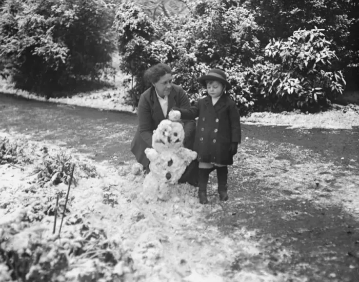 Framed Print : Viscount Cranley, Lord Onslows son, makes effigy of the Kaiser in snow at Clandon Park Framed Print : Viscount Cranley, Lord Onslows son, makes effigy of the Kaiser in snow at Clandon Park