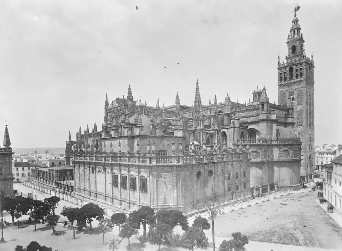 Framed Print : To be visited by the Prince of Wales. Seville Cathedral, showing the famous Giralda Framed Print : To be visited by the Prince of Wales. Seville Cathedral, showing the famous Giralda