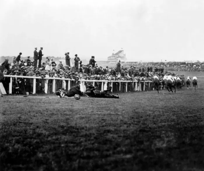 Framed Print : Votes for women, Suffragette Protest at 1913 Epsom Derby. As the horses swept round Framed Print : Votes for women, Suffragette Protest at 1913 Epsom Derby. As the horses swept round