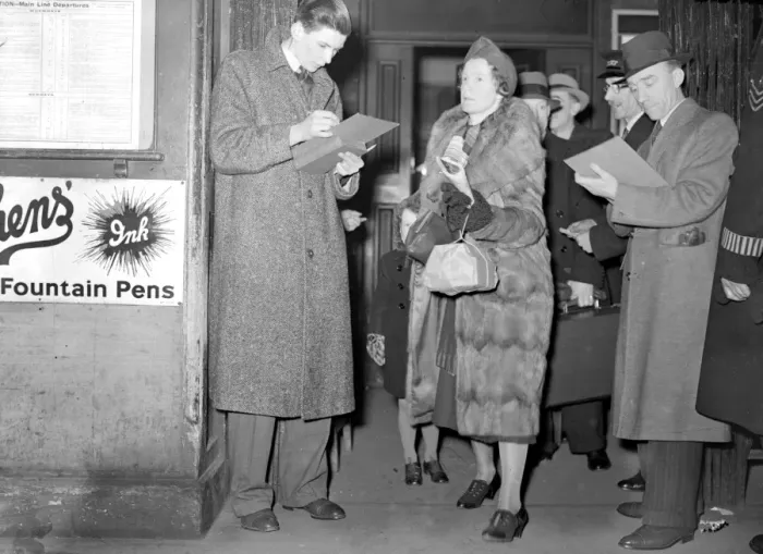 Framed Print : War Crisis, 1939. Air Raid precautions Evacuation of Civil Servants. Some of those Framed Print : War Crisis, 1939. Air Raid precautions Evacuation of Civil Servants. Some of those