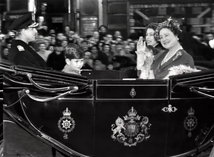 Framed Print : A warm welcome home to the Queen Mother, who is seen accompanied by the Queen Framed Print : A warm welcome home to the Queen Mother, who is seen accompanied by the Queen