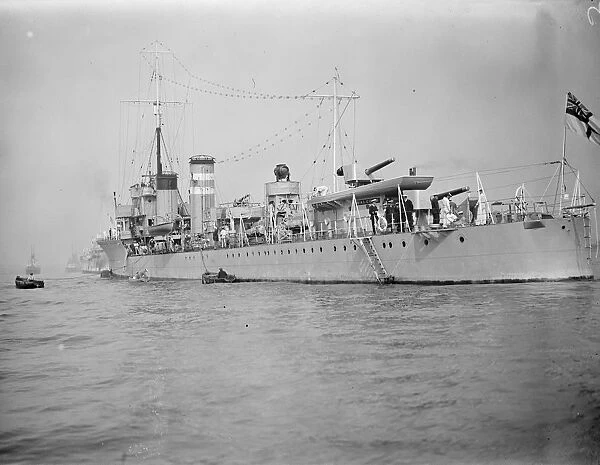 Warships in the Thames. The torpedo boats from the fifth destroyer flotilla arrived