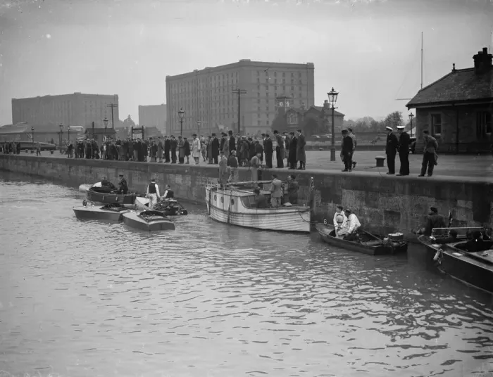 Framed Print : Watchers of the motorboat racing in the Bristol channel. 1938 Framed Print : Watchers of the motorboat racing in the Bristol channel. 1938