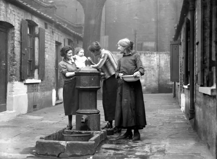 Framed Print : Water pump at Twine Court, London. 1933 Framed Print : Water pump at Twine Court, London. 1933