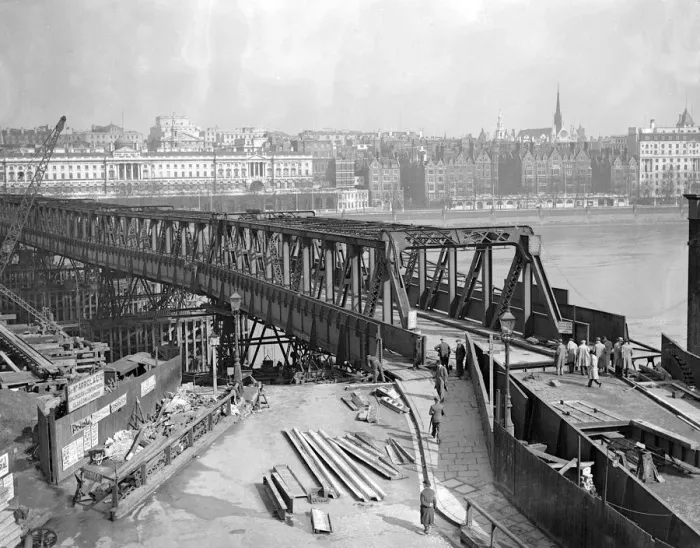 Framed Print : Waterloo Bridge is closed to vehicular traffic for 30 hours, so that the 140 FT long