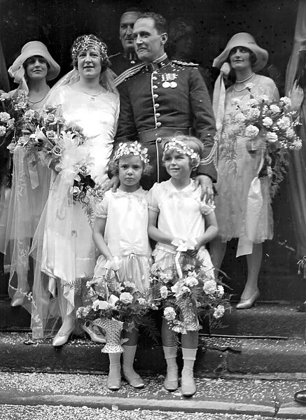 The wedding of Captain A. C. Giles, ( Royal Warwickshire Regiment ) to Miss Evelyn Drewe