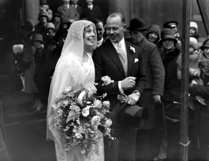 Framed Print : Wedding of Mr Arthur Mills and Miss Kathleen Macnaughton at St Columbas Pont Street, London Framed Print : Wedding of Mr Arthur Mills and Miss Kathleen Macnaughton at St Columbas Pont Street, London