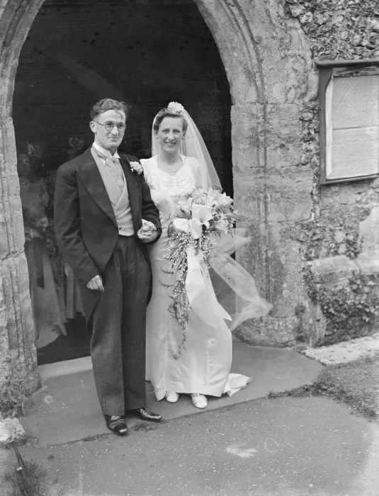 Framed Print : The wedding of Mr Martin O Sheffield and Miss Jean Wall. The bride and bridegroom Framed Print : The wedding of Mr Martin O Sheffield and Miss Jean Wall. The bride and bridegroom