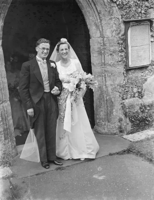 Framed Print : The wedding of Mr Martin O Sheffield and Miss Jean Wall. The bride and bridegroom Framed Print : The wedding of Mr Martin O Sheffield and Miss Jean Wall. The bride and bridegroom