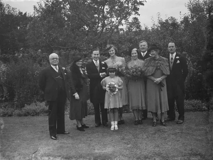 Framed Print : The wedding of Mr Roy Pearl and Miss Patricia Kirby in Sidcup, Kent. The family group