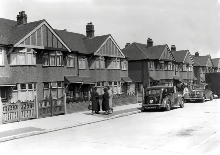 Framed Print : Welling, London 1938. Typical residential street scene Framed Print : Welling, London 1938. Typical residential street scene