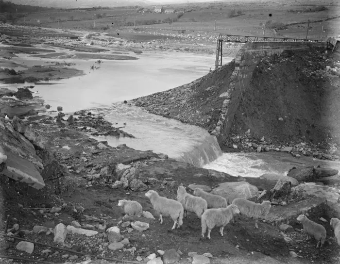 Framed Print : The Welsh disaster. A photograph showing the magnitude of the breach in low level Framed Print : The Welsh disaster. A photograph showing the magnitude of the breach in low level