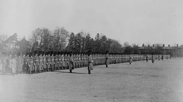 Framed Print : Welsh Guards Cheer the Prince With bearskins held aloft at the point of their bayonets