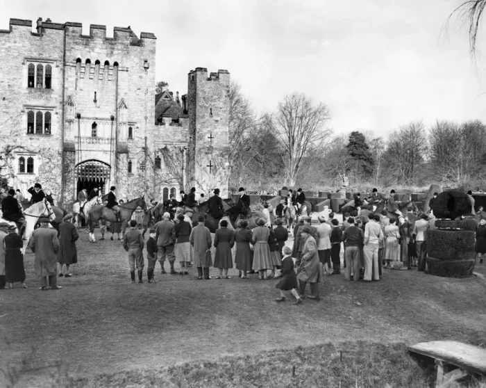 Framed Print : The West Kent Hunt met at Hever Castle Near Edenbridge Kent 1955 Framed Print : The West Kent Hunt met at Hever Castle Near Edenbridge Kent 1955