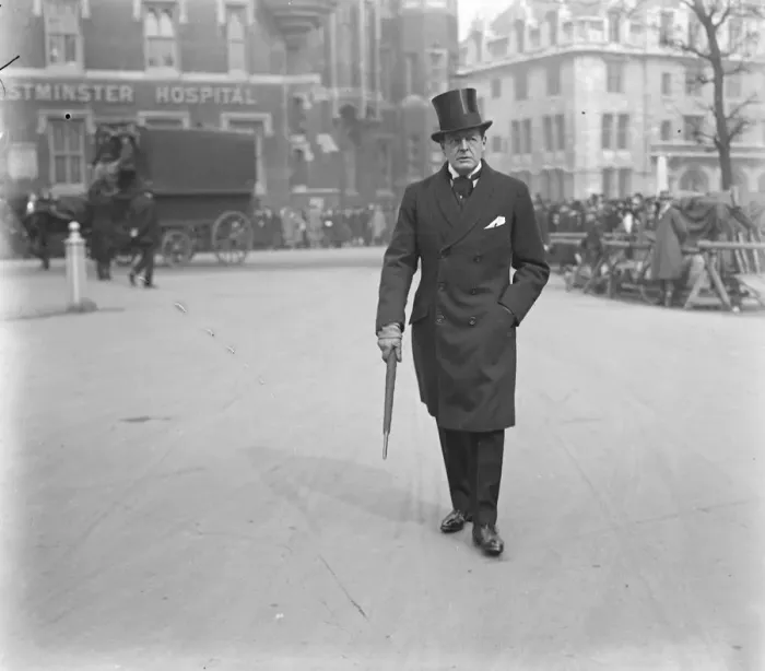 Framed Print : Westminster Abbey funeral service for Lord Curzon. Admiral Lord Beatty arriving Framed Print : Westminster Abbey funeral service for Lord Curzon. Admiral Lord Beatty arriving
